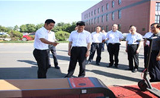 成都市人大常委會(huì)主任唐川平蒞臨華體科技考察調(diào)研