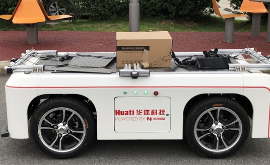 超酷！華小車&華小桿帶來「車路協同」精彩演示