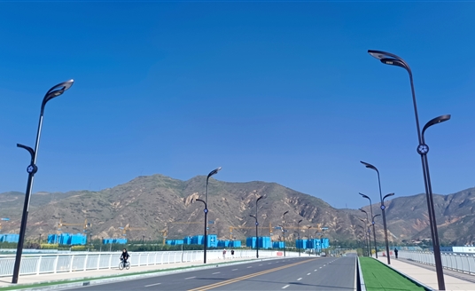 西寧南川，一路生“花”