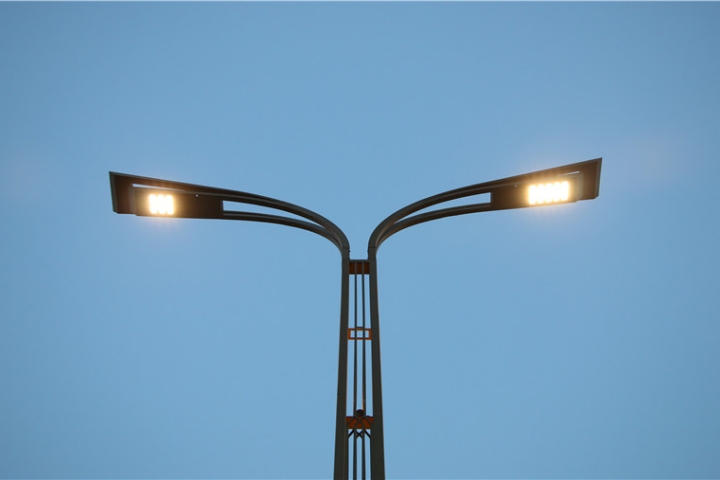 作為中國道路照明領域第一家也是唯一一家主板上市企業,華體科技整合自身優勢,利用5G、Ai算法、邊緣計算等創新技術